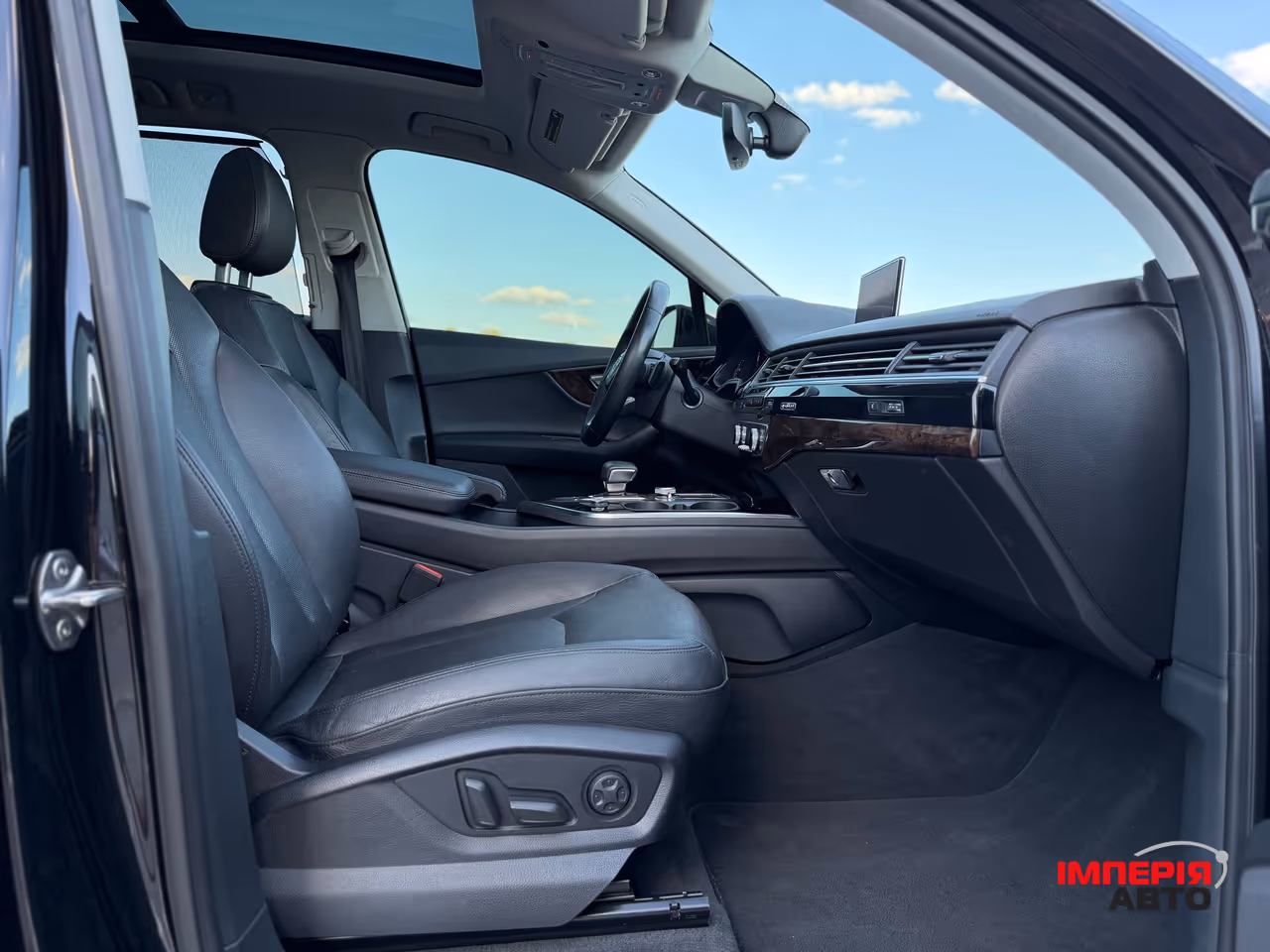 Audi Q7 - фото 13
