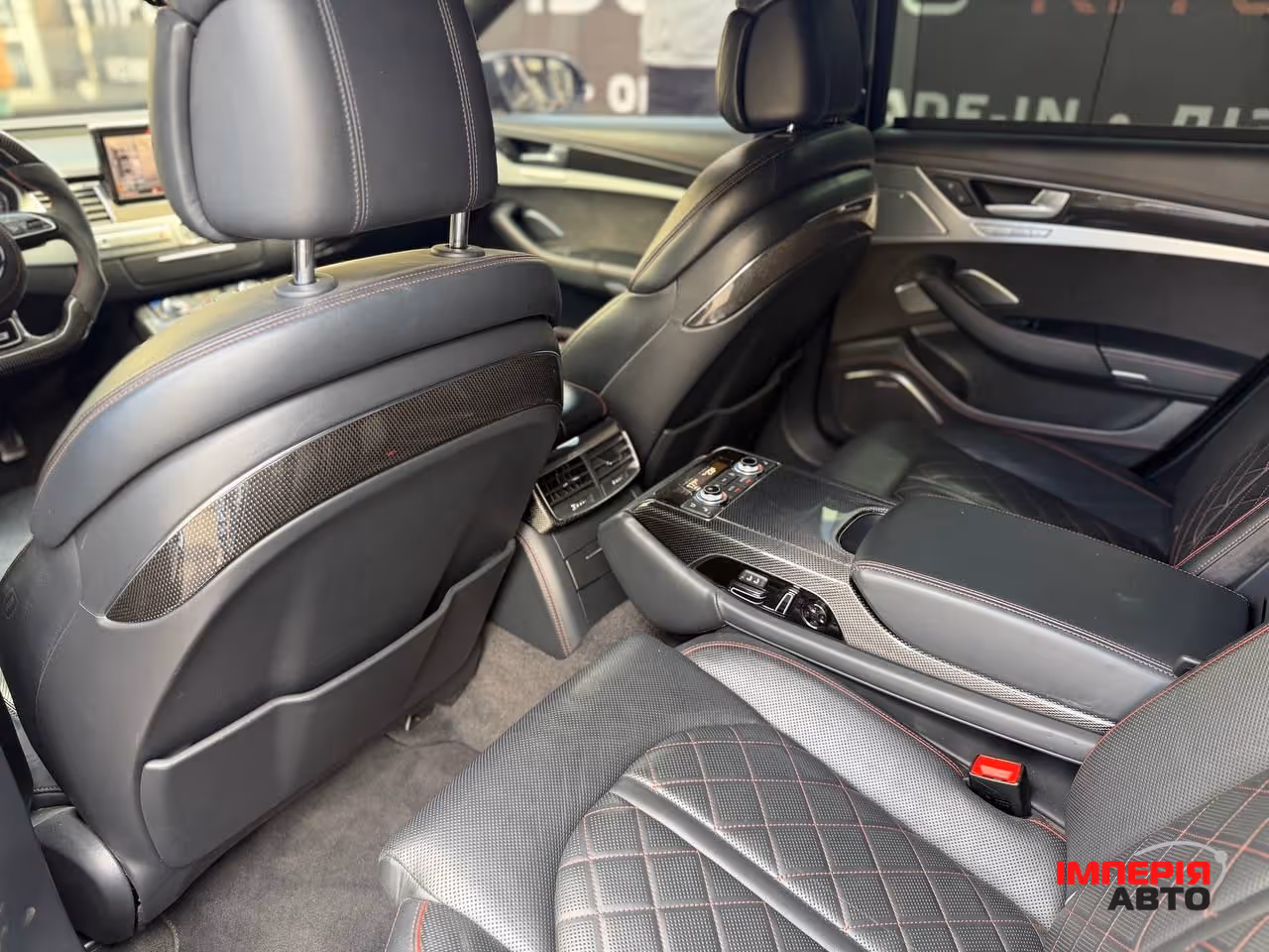 Audi S8 - фото 9