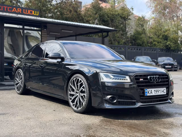 Audi S8 - фото 3