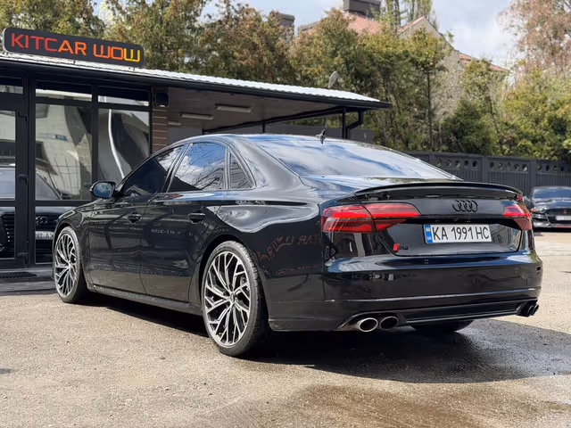 Audi S8 - фото 5