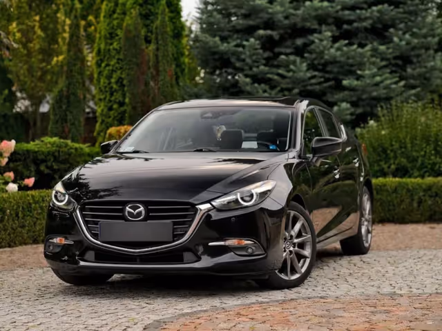 Mazda 3 - фото 2