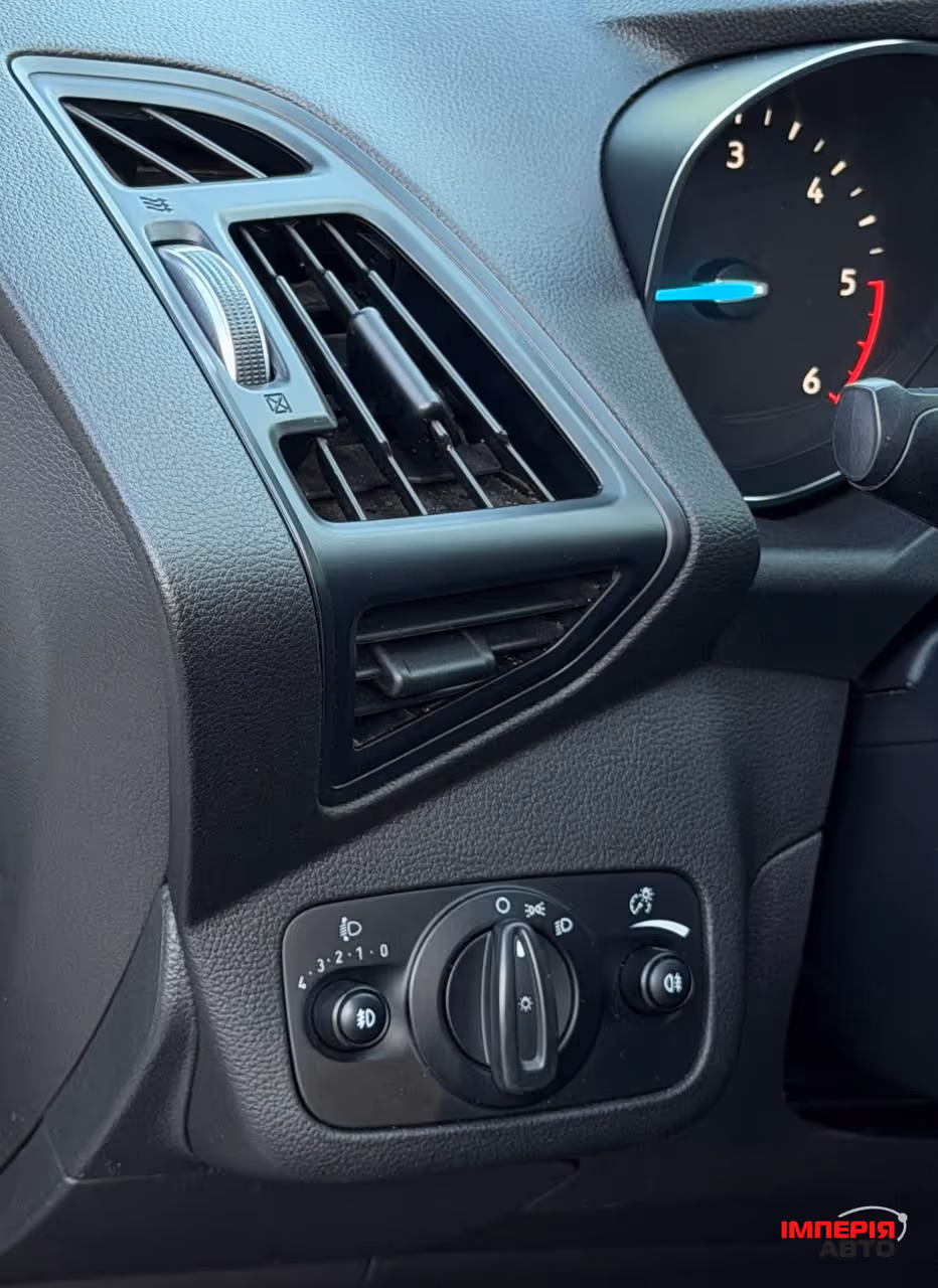 Ford Kuga - фото 17