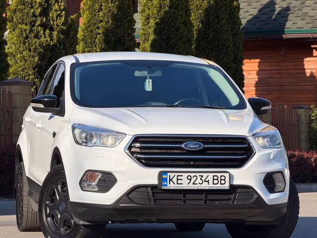 Ford Kuga - фото 1