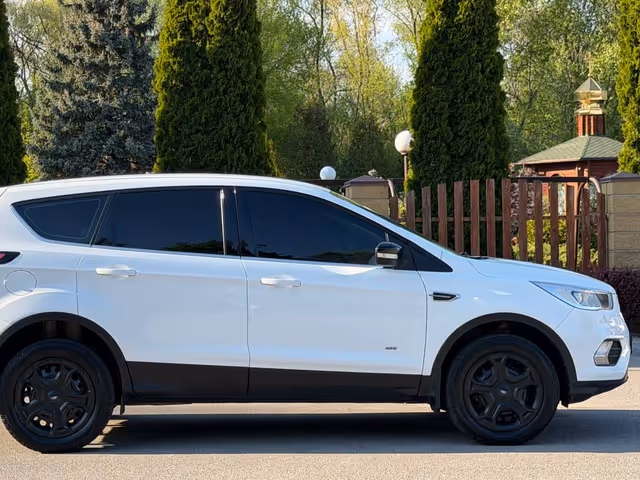 Ford Kuga - фото 5