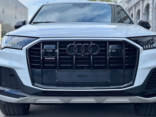 Audi Q7 - фото 2