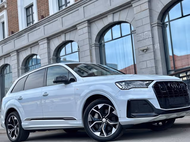 Audi Q7 - фото 1