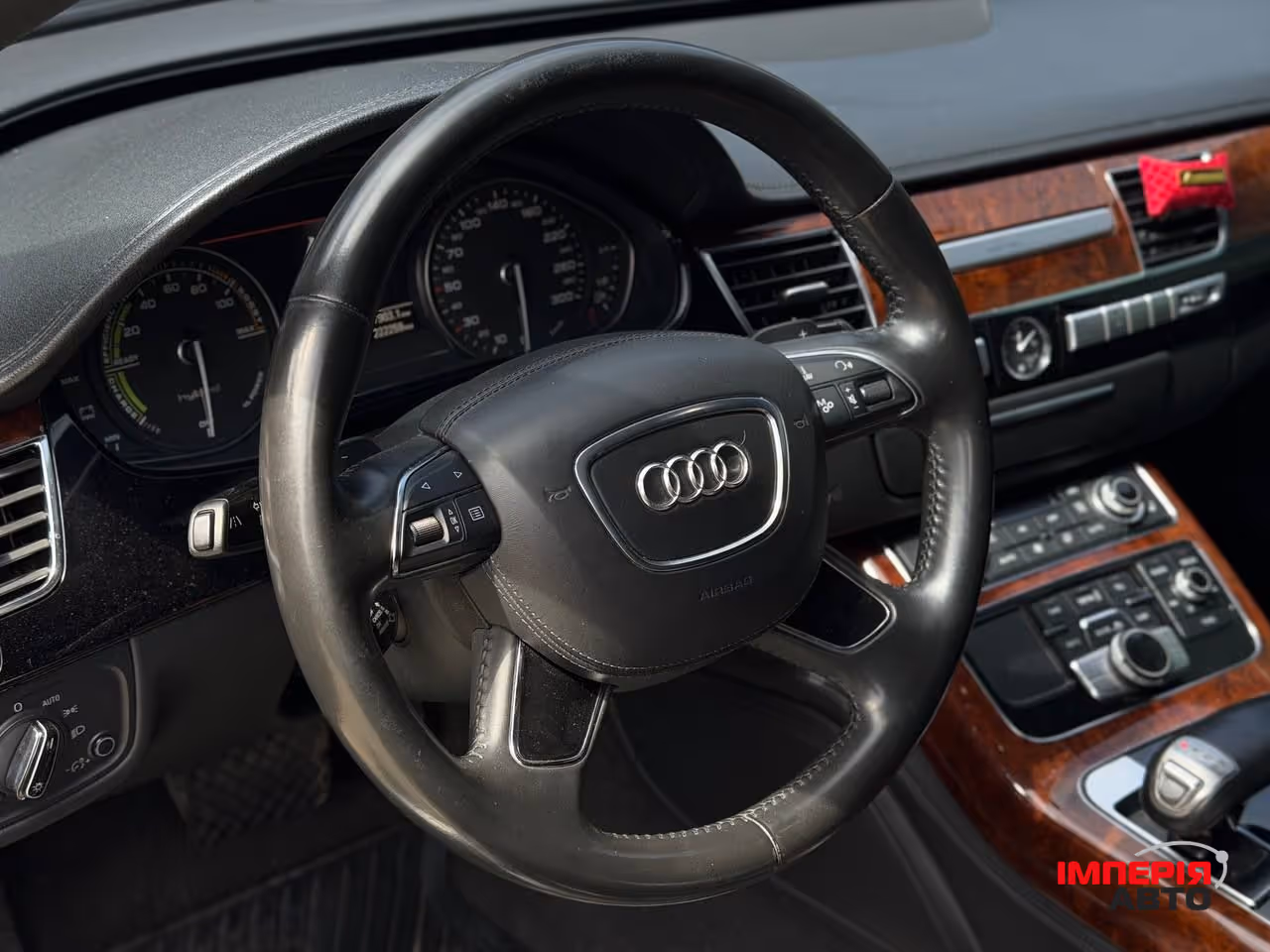 Audi A8 - фото 7