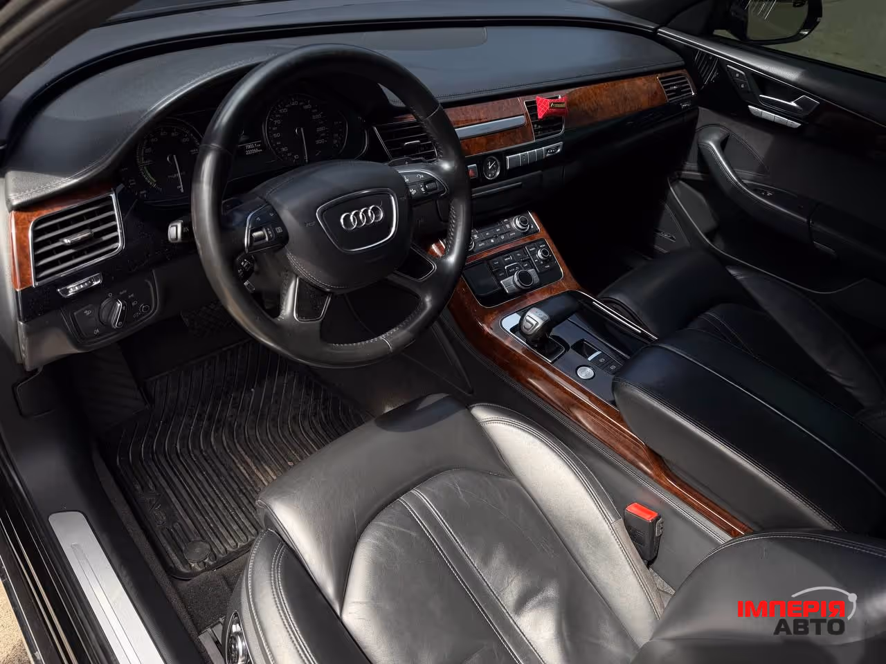Audi A8 - фото 8