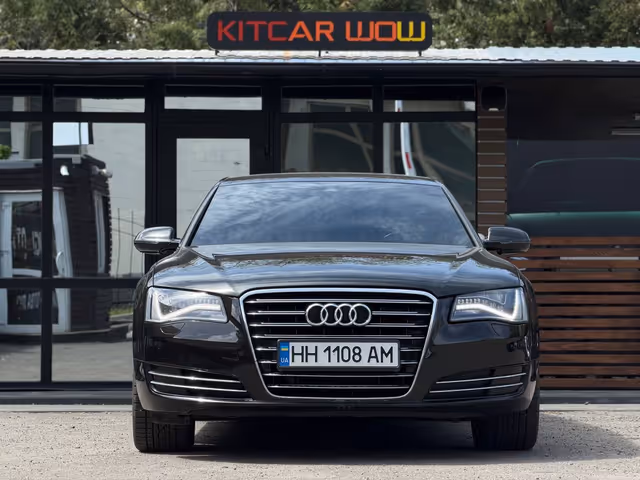Audi A8 - фото 1