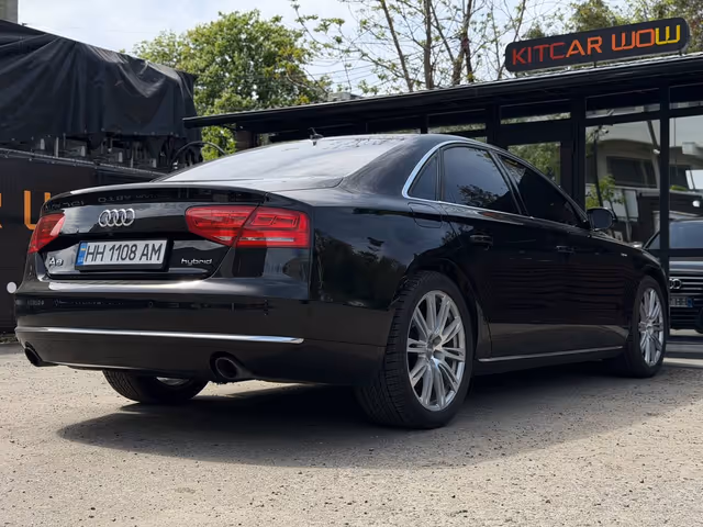 Audi A8 - фото 5