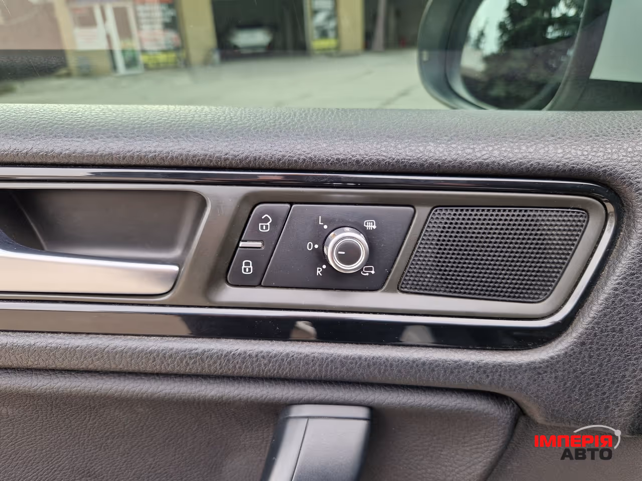 Volkswagen Touareg - фото 14