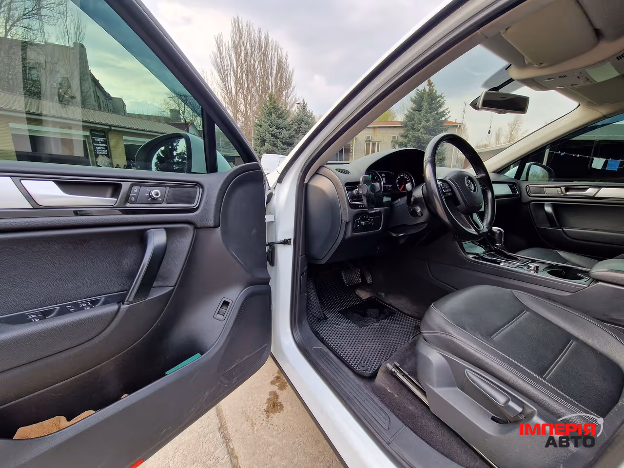 Volkswagen Touareg - фото 12