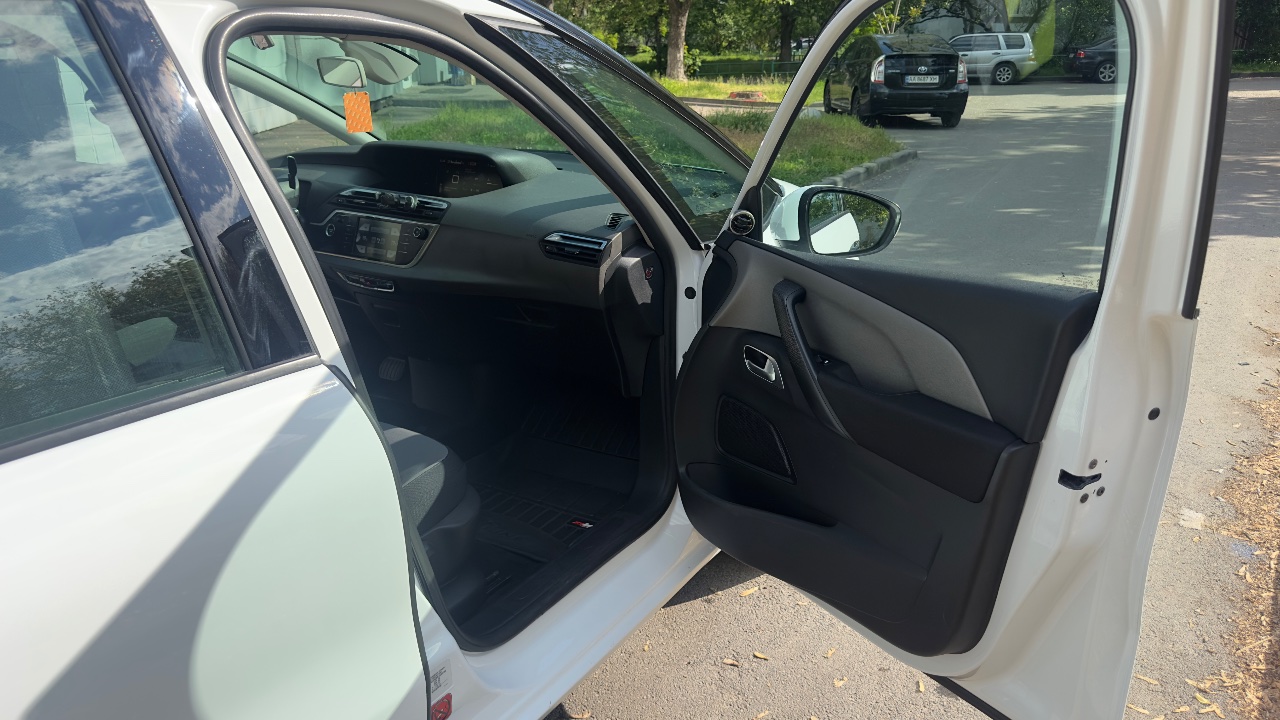 Citroen C4 Picasso - фото 15