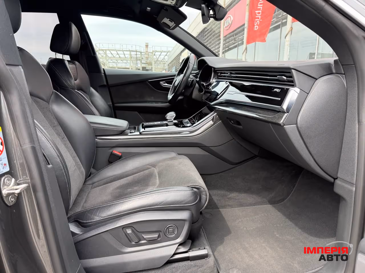Audi Q8 - фото 21