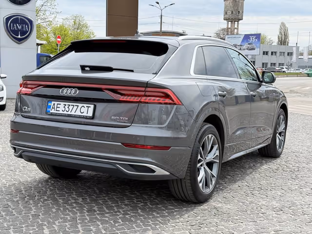Audi Q8 - фото 4