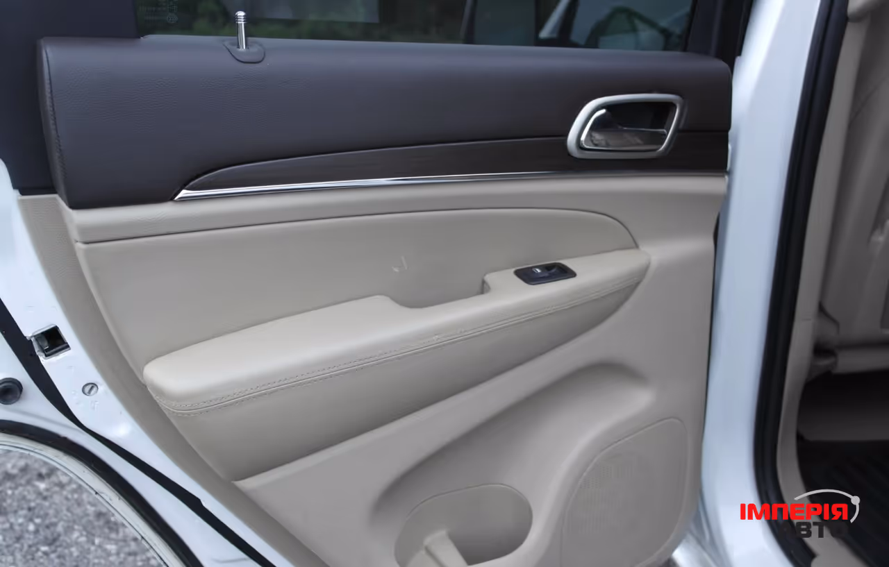 Jeep Grand Cherokee - фото 16