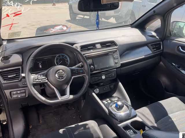 Nissan Leaf - фото 2