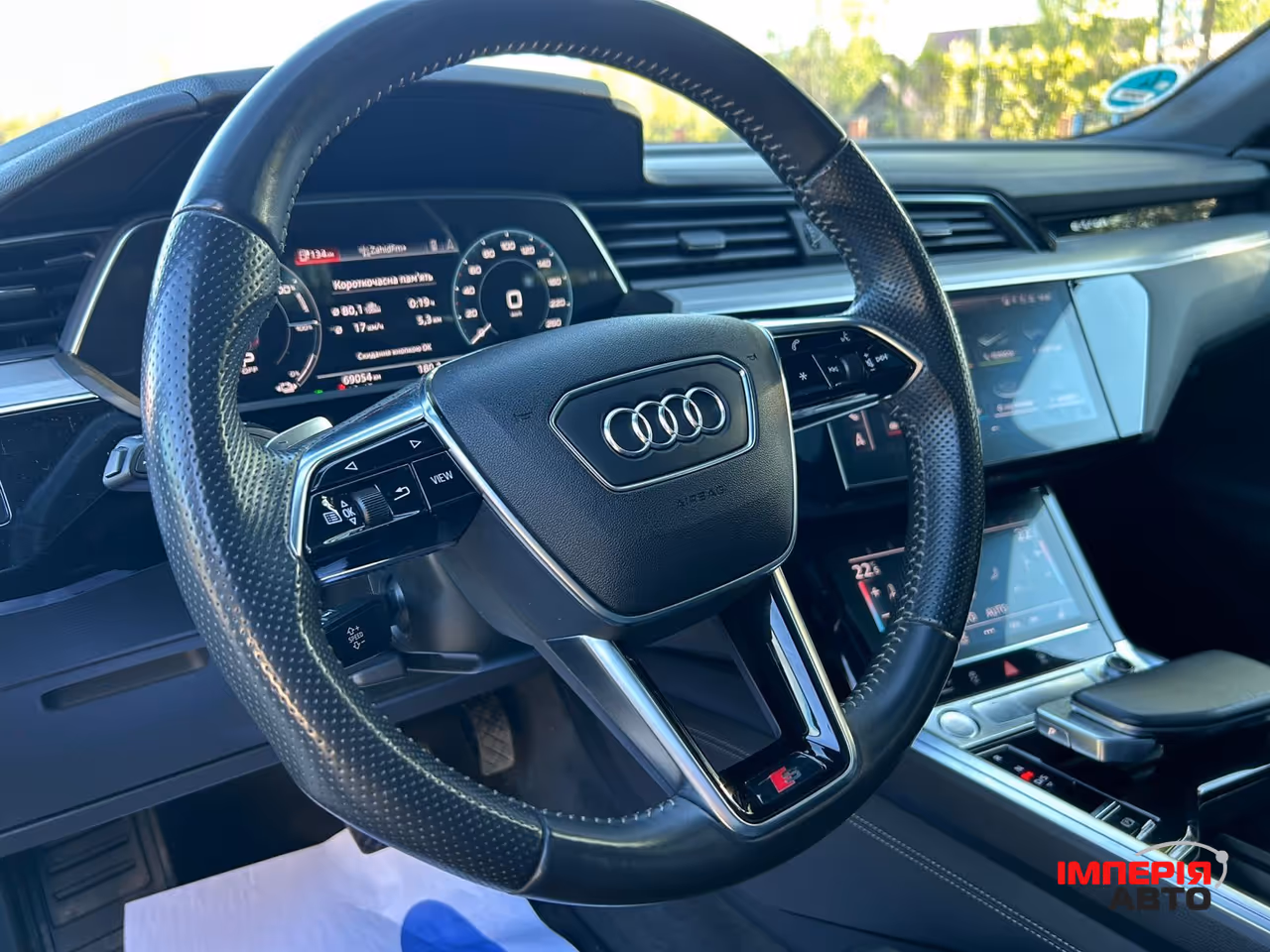 Audi e-tron - фото 32
