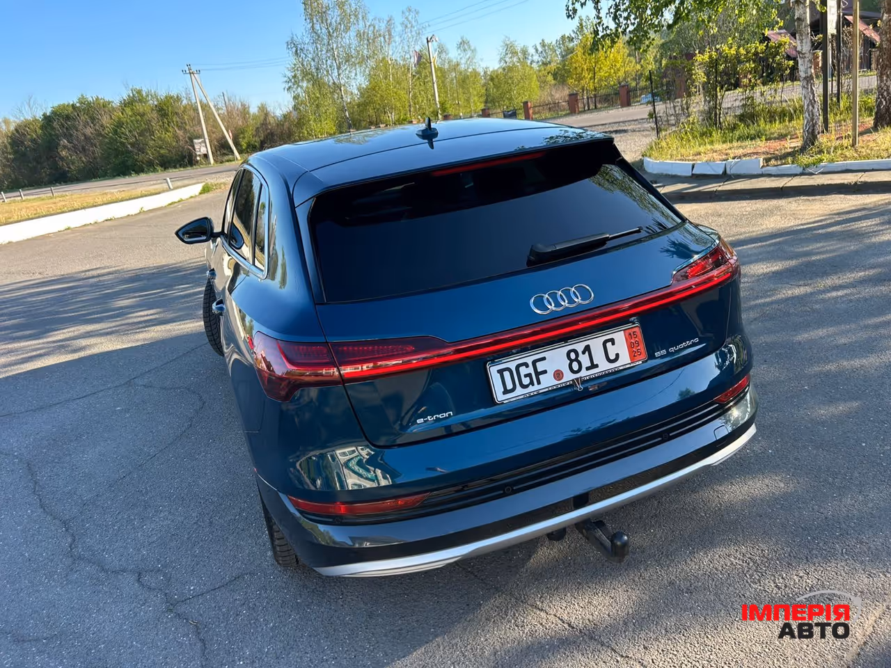 Audi e-tron - фото 7