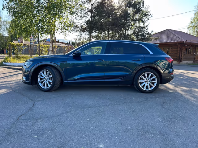Audi e-tron - фото 5