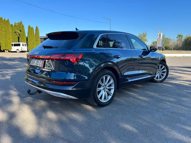 Audi e-tron - фото 3