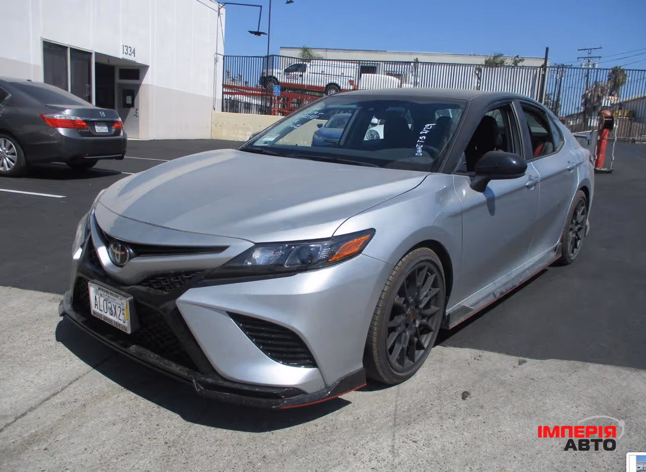 Toyota Camry - фото 3