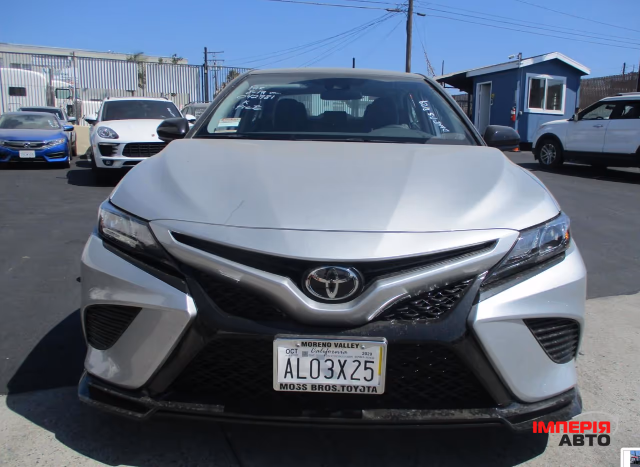 Toyota Camry - фото 2