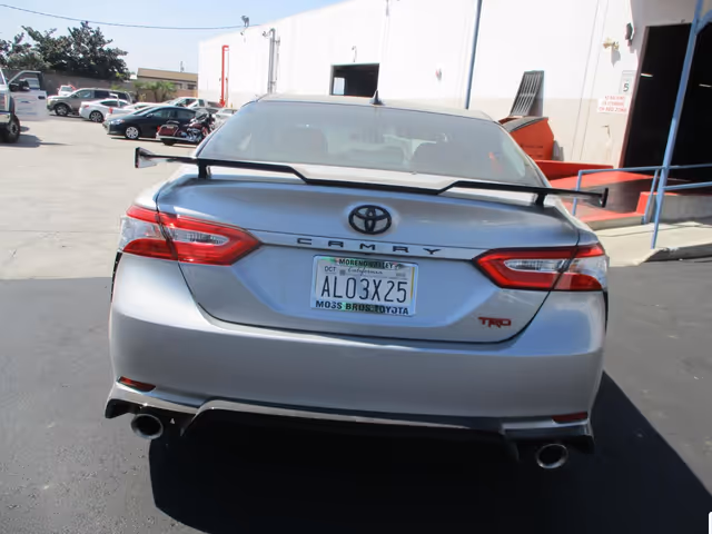 Toyota Camry - фото 4