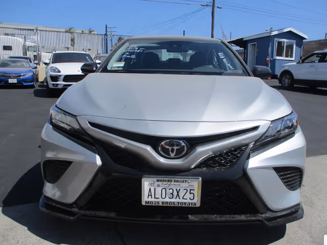 Toyota Camry - фото 2
