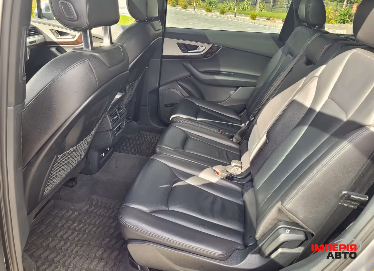 Audi Q7 - фото 12