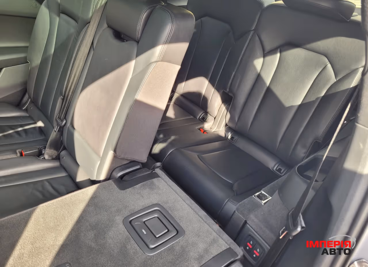 Audi Q7 - фото 13