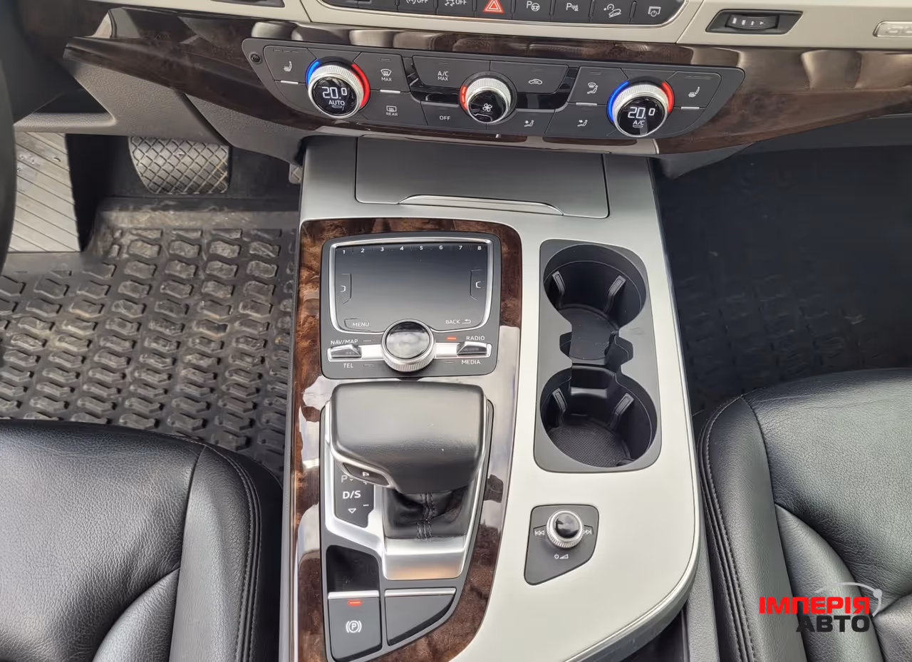 Audi Q7 - фото 16