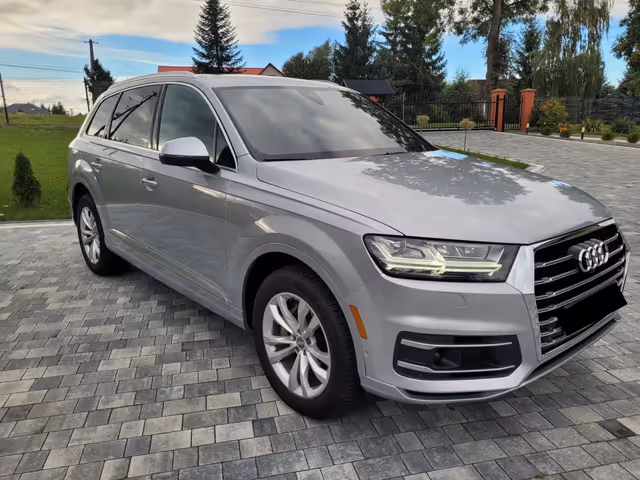 Audi Q7 - фото 1