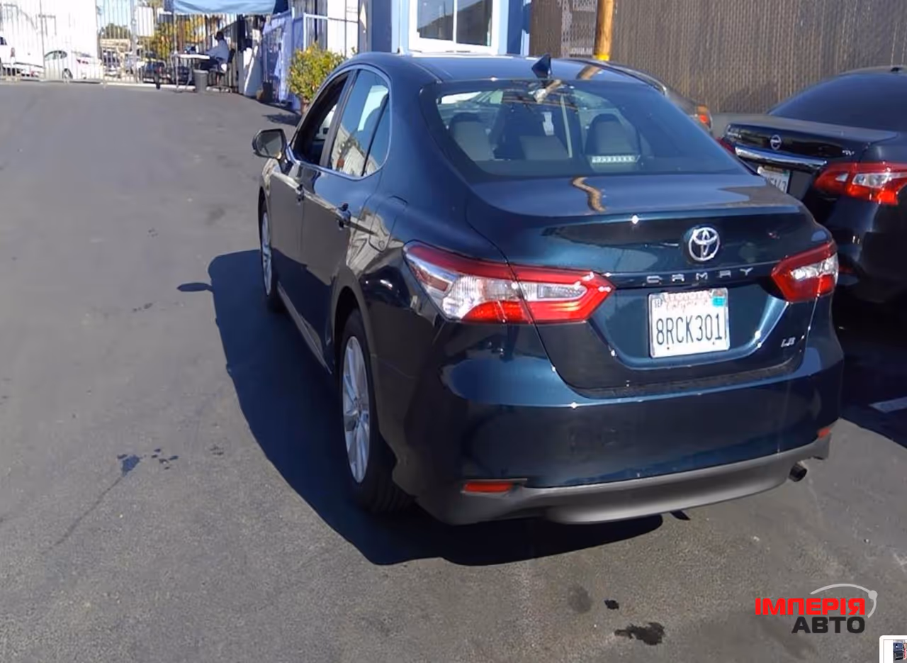Toyota Camry - фото 3
