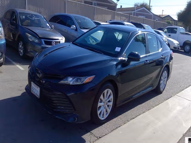Toyota Camry - фото 5