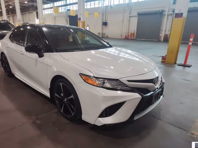 Toyota Camry - фото 4