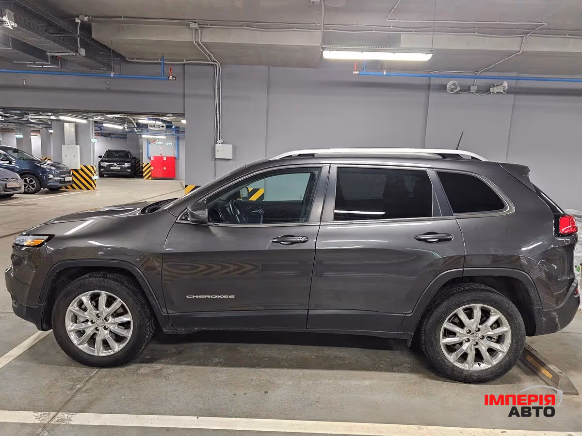 Jeep Cherokee - фото 4