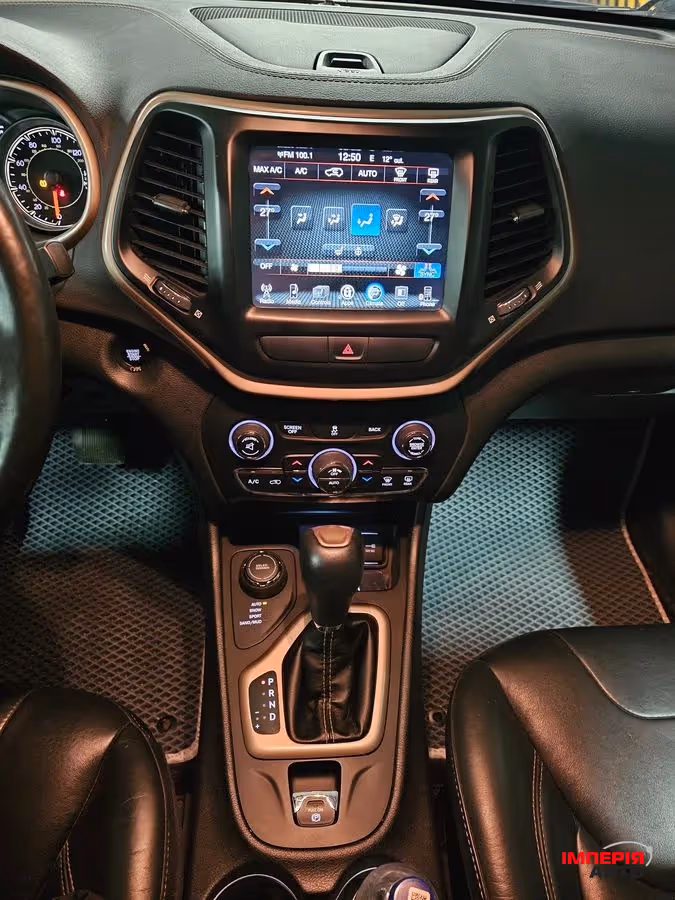 Jeep Cherokee - фото 13