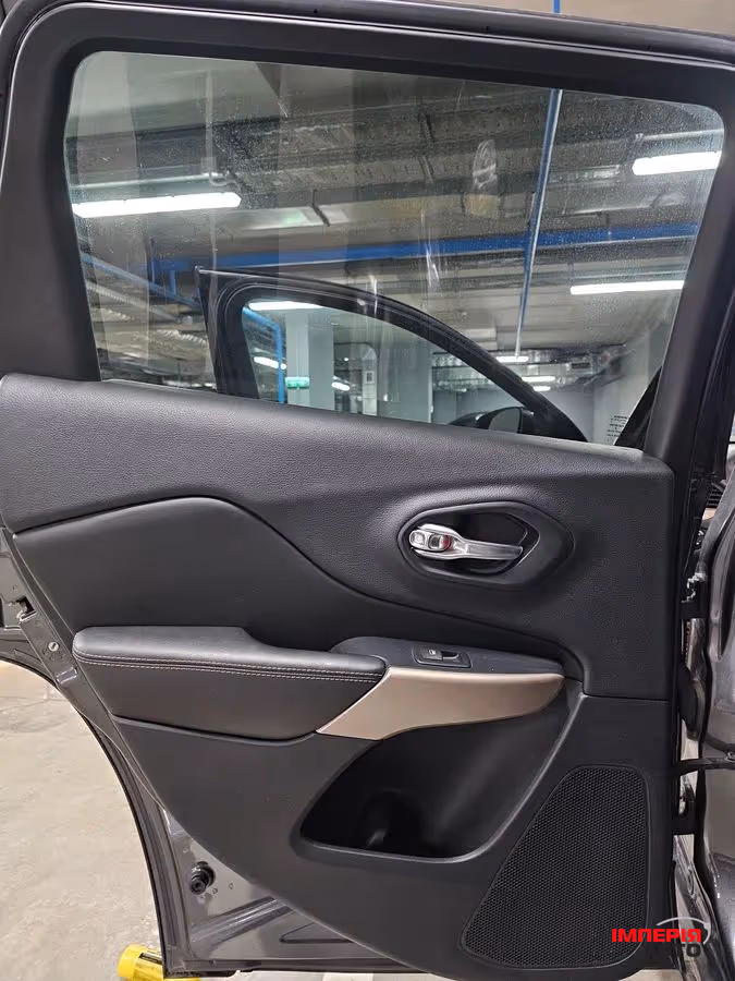 Jeep Cherokee - фото 11
