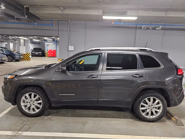 Jeep Cherokee - фото 4
