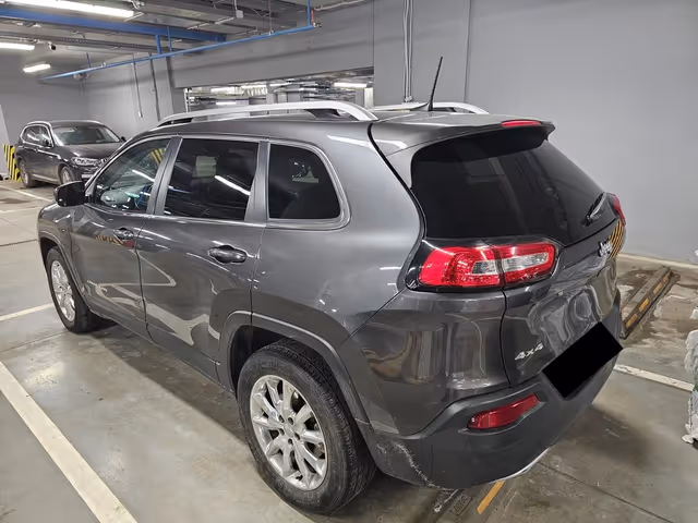 Jeep Cherokee - фото 5