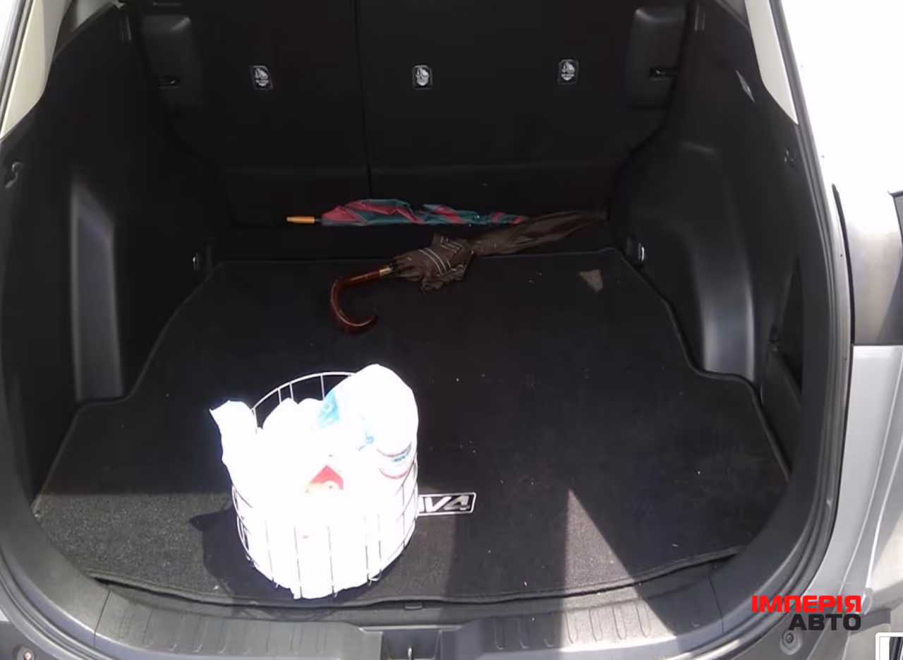 Toyota RAV4 - фото 12