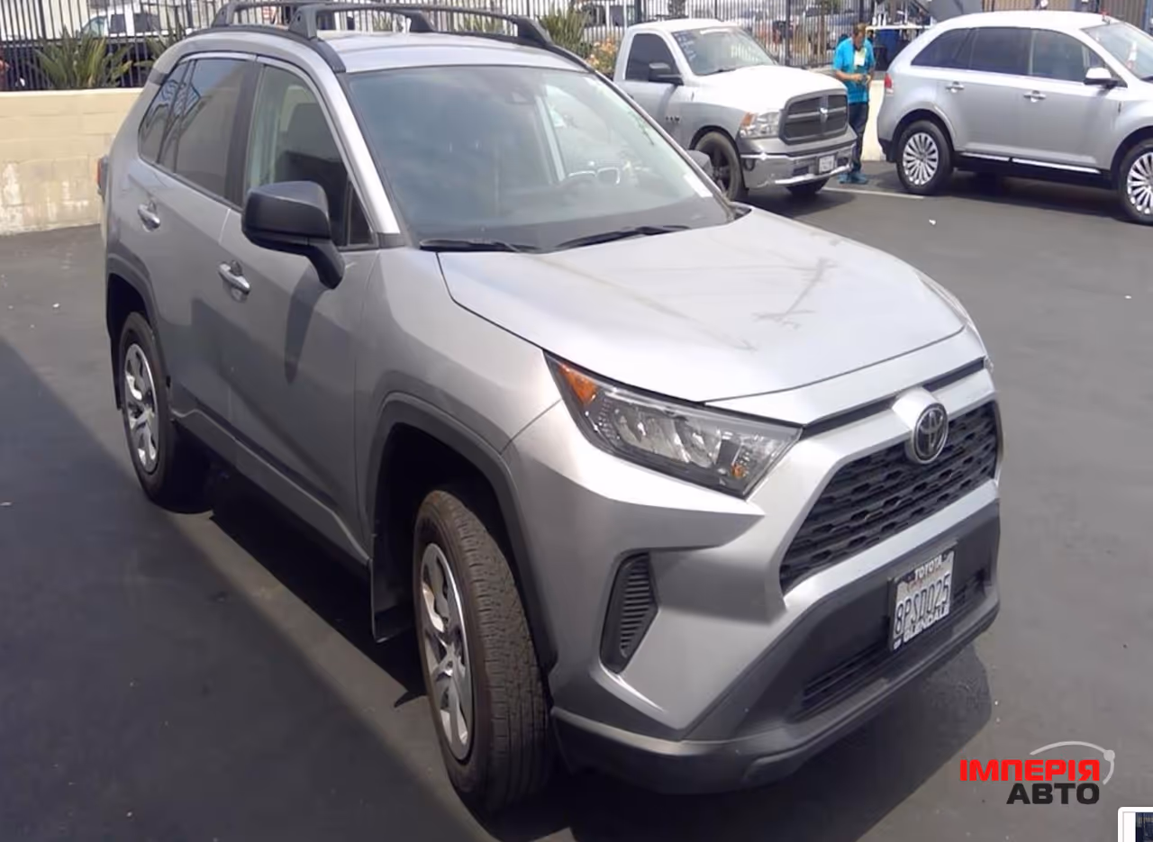 Toyota RAV4 - фото 8