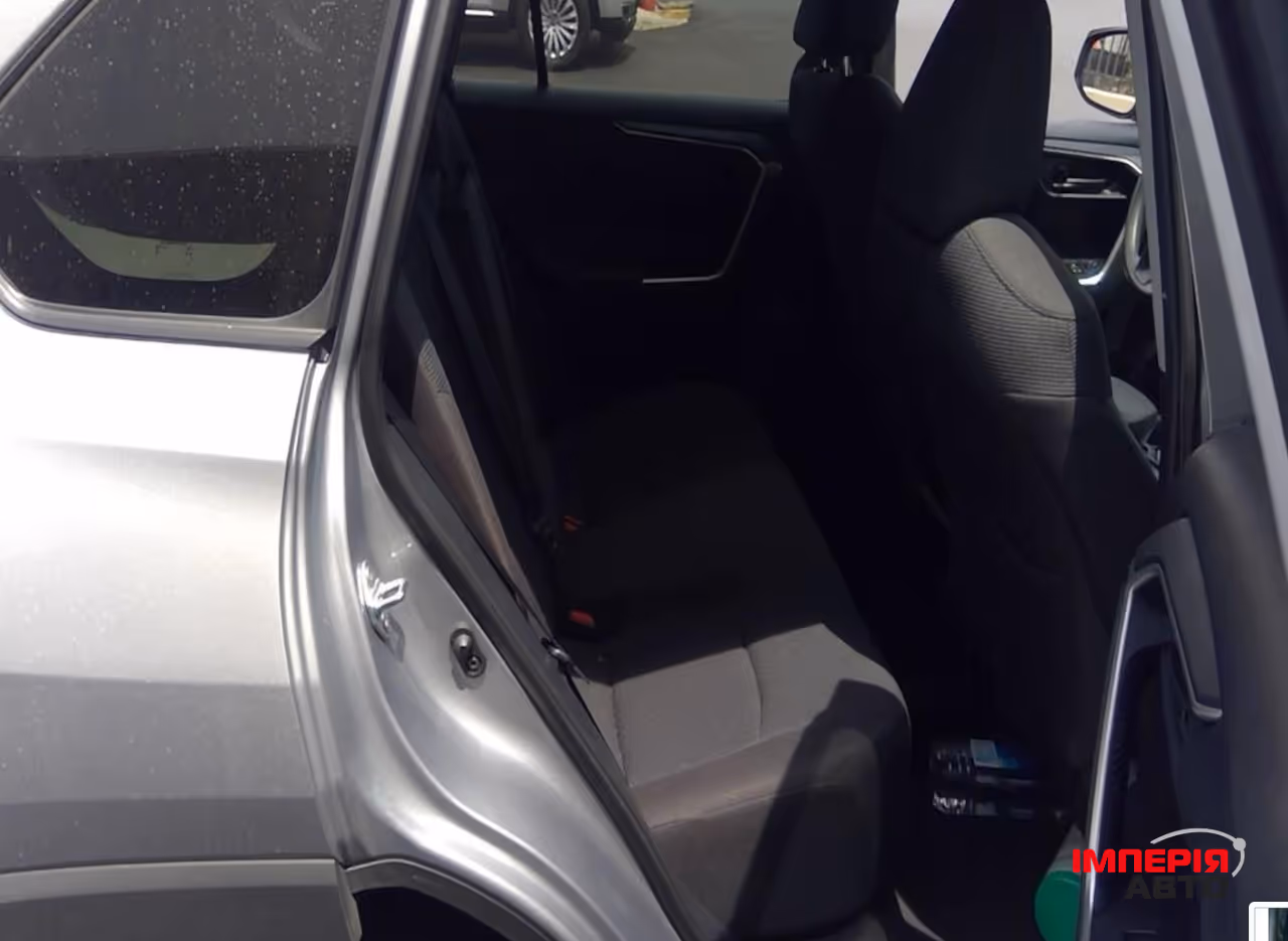 Toyota RAV4 - фото 14