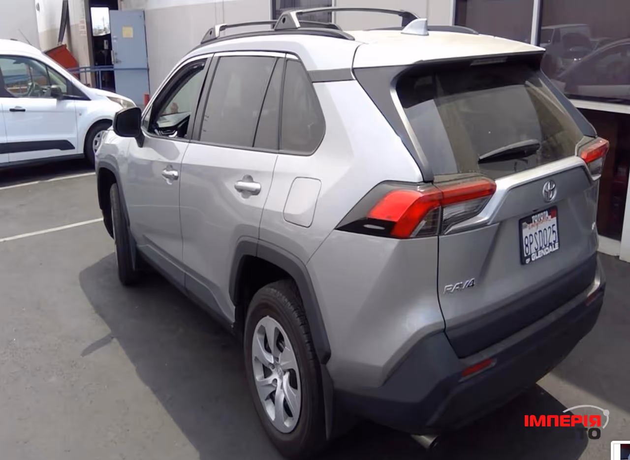 Toyota RAV4 - фото 2