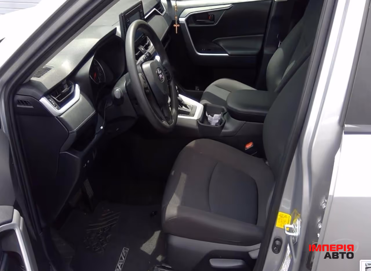 Toyota RAV4 - фото 10