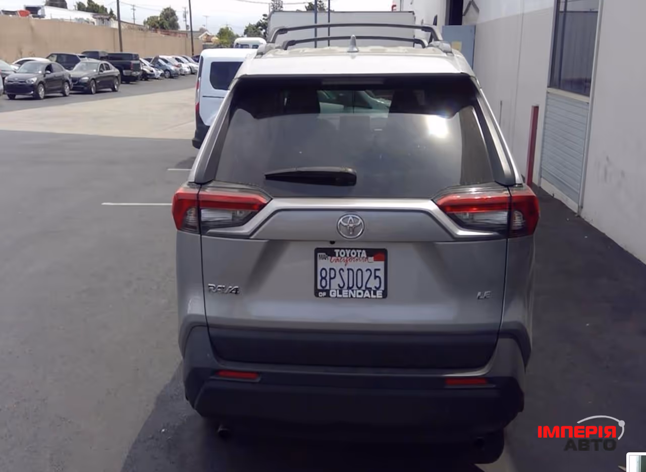 Toyota RAV4 - фото 4