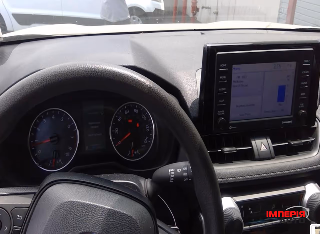 Toyota RAV4 - фото 9