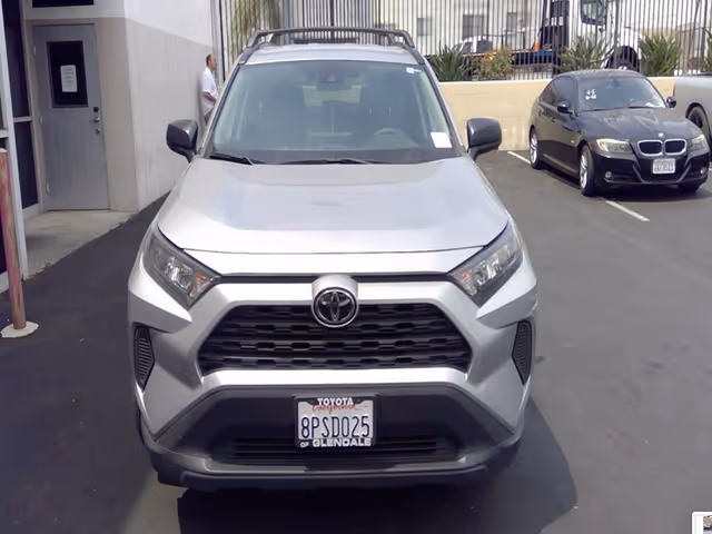 Toyota RAV4 - фото 5
