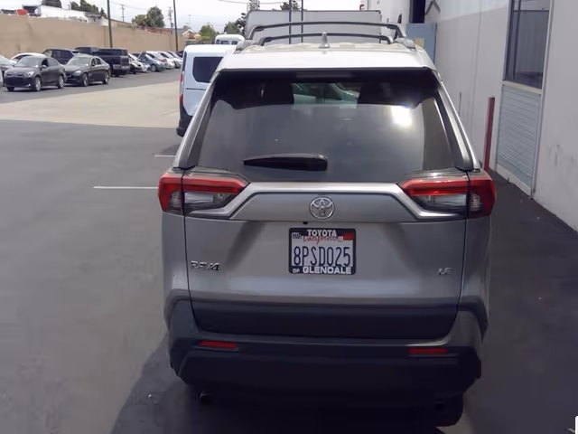Toyota RAV4 - фото 4